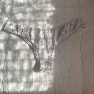 White ruched kulani kini cheeky bikini bottom in white size XL.